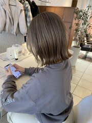 切りっぱなしボブ×透明感ベージュ