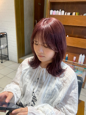 ピンクベージュ