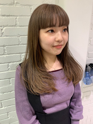 レイヤーカット×ベージュカラー