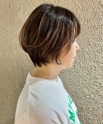 細めハイライトで立体感をプラス【ショートボブ】