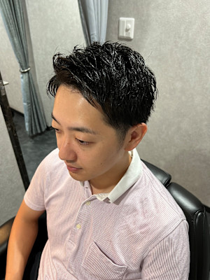 派手すぎないツーブロックスタイル