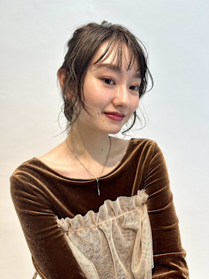 結んでも可愛いパーマヘア