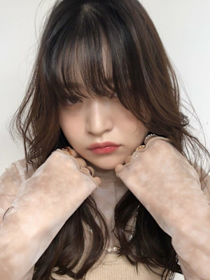 韓国風　顔周りレイヤーカット