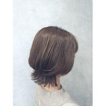 グレージュベージュ×フェミニンウルフ