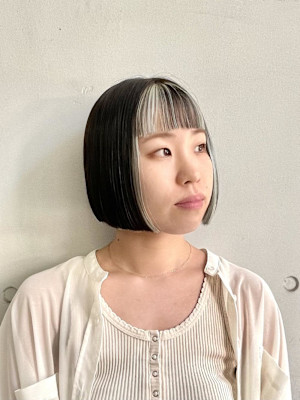 フェイスフレーミング×切りっぱなしボブ×ポイントカラー
