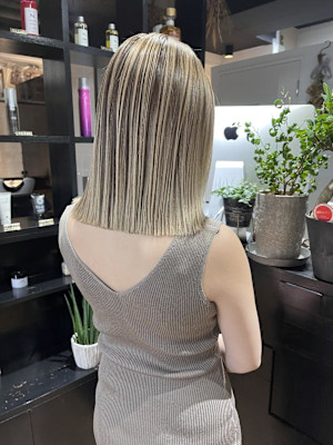 外国人風バレイヤージュ　ハイライトカラー　アッシュベージュ