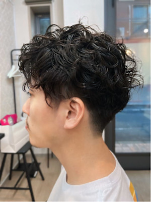 大人のツーブロックパーマスタイル