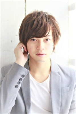 神木隆之介風髪型　無造作ナチュラルミディ　束感ネオウルフ