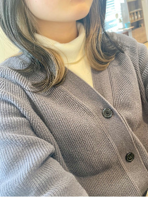 ベージュ系イヤリングカラー