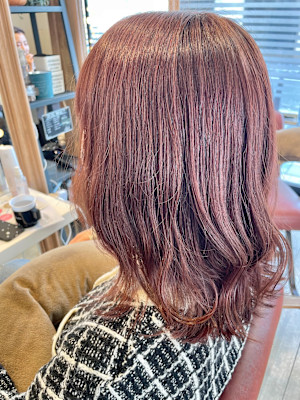 ピンクベージュ