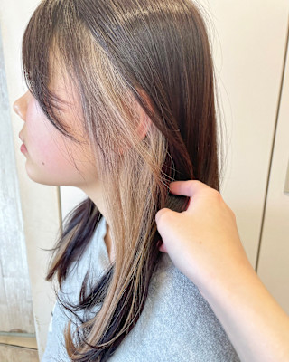 ベージュ系イヤリングカラー