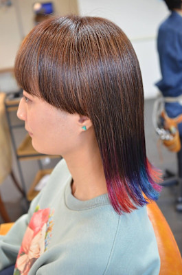 マッシュボブスタイルに裾カラー