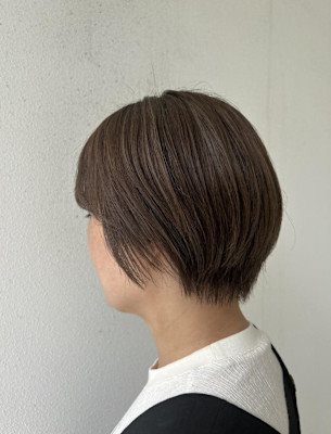 ふんわり丸みショートボブ くびレイヤー 前髪あり 