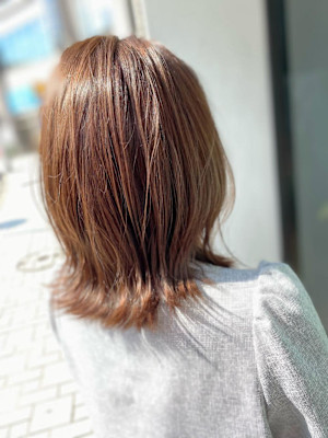 切りっぱなしボブに軽やかな顔周りレイヤー