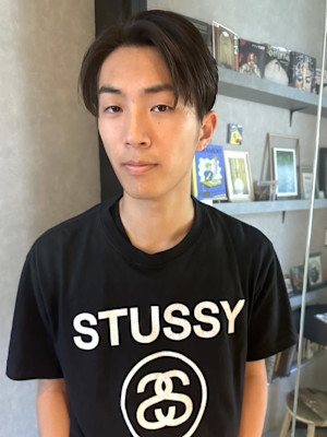 センターパート　マッシュショート　ストレート　眉カット