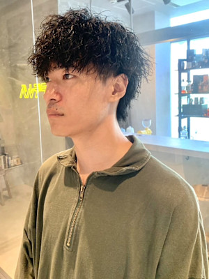 ツイストスパイラルパーマ　ミディアムパーマ　束感　強めパーマ