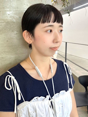 タイトショート　黒髪ベリーショート　フルバング