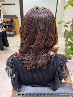 レイヤーカットで軽いスタイルに！