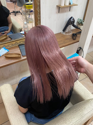 ピンクベージュ