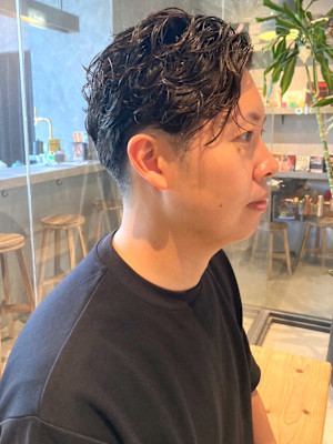 センターパート　ニュアンスパーマ　メンズショート　ビジネス