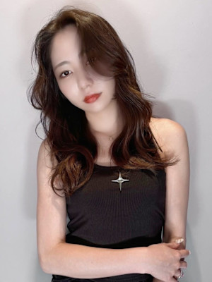 かきあげセンターパート　マロンベージュ　顔周りアレンジ