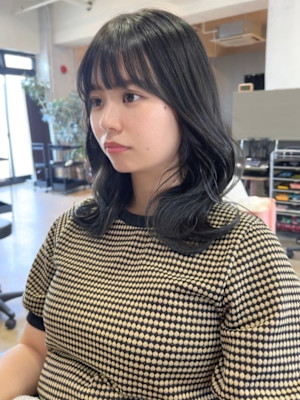 顔周りレイヤー　アッシュブラック　暗髪カラー　透明感カラー