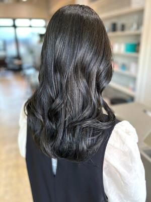 アッシュブラック　ブルーグレー　艶髪ロング　ロングレイヤー