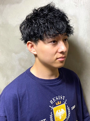 ツイストスパイラルパーマ　ミニマッシュ　ツーブロック　無造作