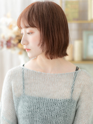 韓国風ベージュピンク外ハネ透け感ミニボブ　ニュアンスカラー