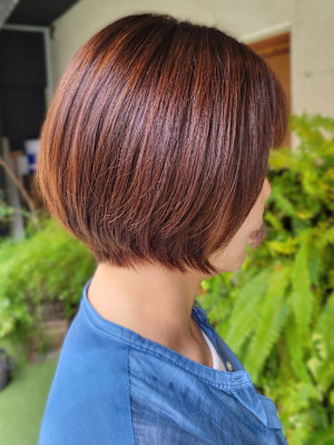丸みショートボブ　20代30代40代　ブラウンベージュ　艶感