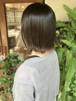 外ハネボブ　オリーブカラー　艶カラー　20代30代　ミニボブ