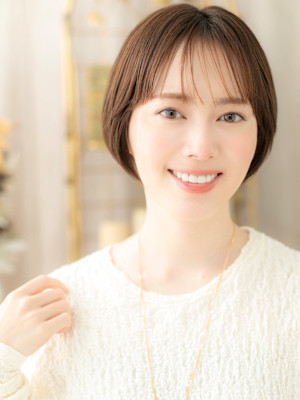 シールスルーバング前下がりミニボブショート　シルキーベージュ