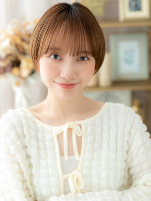 ヘルシースタイル前下がりミニマムショート　シルキーベージュ