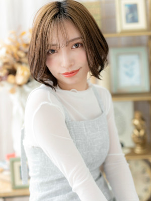 丸みフォルムオンブレ小顔くびれヘアボブルフ　アッシュオリーブ