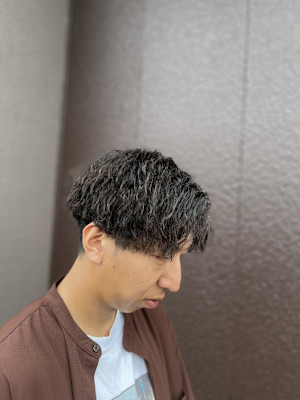 センターパート×ツイストパーマ