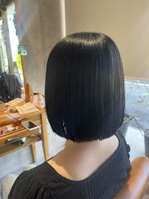 ボブ　切りっぱなし　ブルーブラック