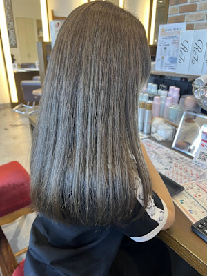 ハイトーンから入れるオリーブのヘアカラー