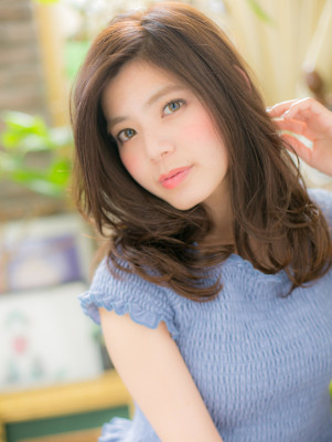 くびれカールの抜け感小顔セミディ　グレージュアッシュ