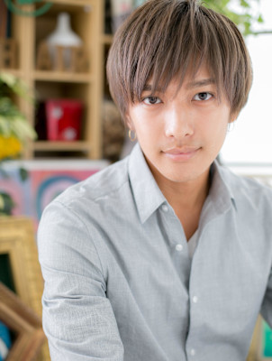 シアーグレージュ束感ショート・ネオウルフ　ハイトーンカラー