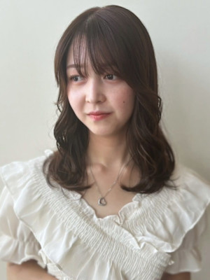 顔周りレイヤー　ゆるめカール　シースルーバング　グレージュ