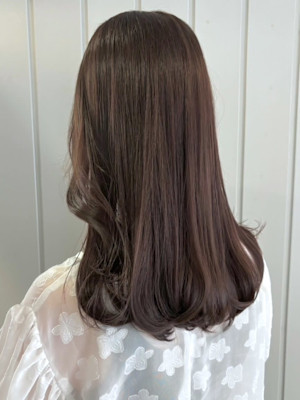 ミルクティーベージュ　透明感　顔周りアレンジ　ワンカール