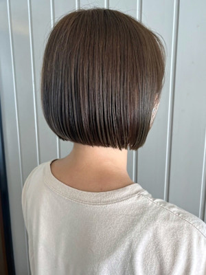 ミニボブ　丸みショートボブ　ぱつっと　ミルクティーベージュ