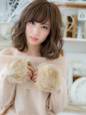 斜めバングココアブラウン小顔くせ毛風パーマ　グレージュカラー