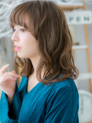 ハイライトカラー小顔外国人風くびれミディ　ことりベージュ