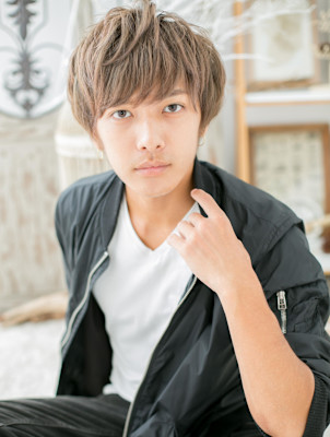 イケメンハイライトカラー★モテ髪ミニウルフ　ハイトーンカラー