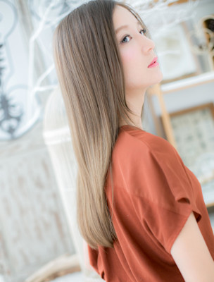 大人可愛い透け感ツヤ髪小顔アッシュベージュ　レイヤーロング