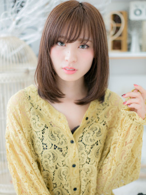 バレイヤージュ艶カラー小顔前下がり大人ボブ　シルキーベージュ