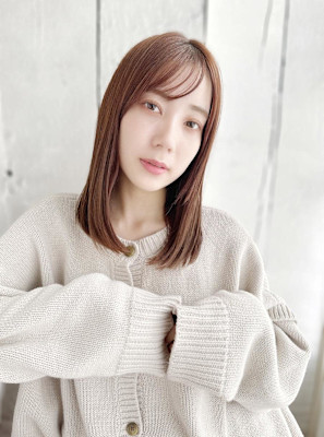 ツヤブラウンのナチュラルワンカールスタイル