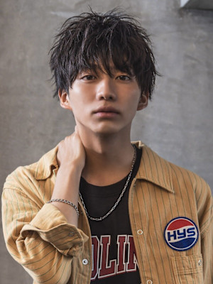 黒髪 束感 ソフトツイスト ショート ツーブロック マッシュ