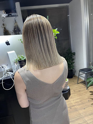 外国人風バレイヤージュ　ハイライトカラー　アッシュベージュ